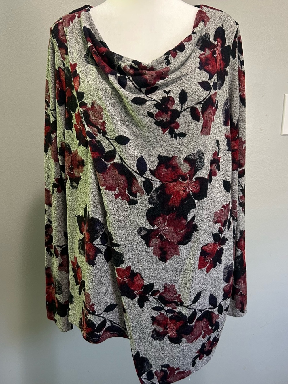 Simply Vera Vera Wang Gray Cowl Neck Sweater Red Floral Draping Wrap So Soft